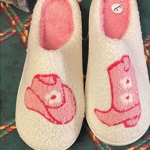 Cozy Sherpa Indoor/Outdoor Slippers with Pink Cowgirl Hat and Boots  Design 7/8